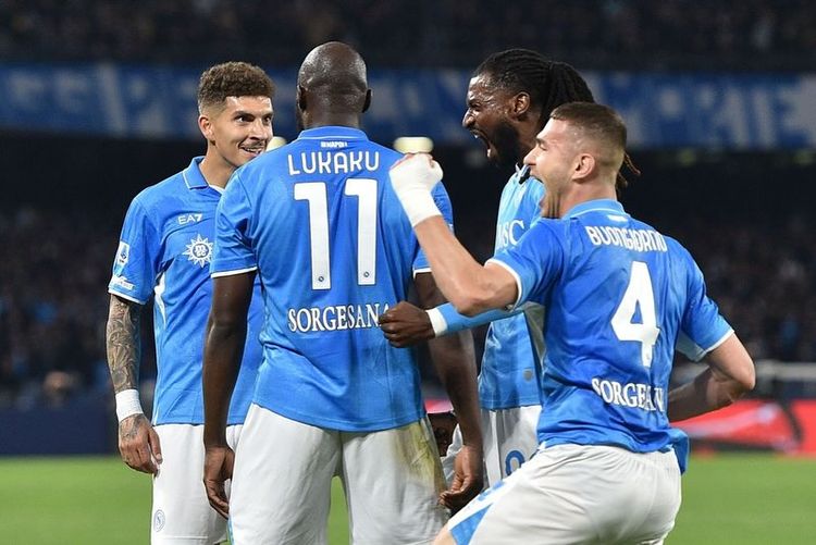 medium_napoli_comemoracao_jogadores_528c27713a